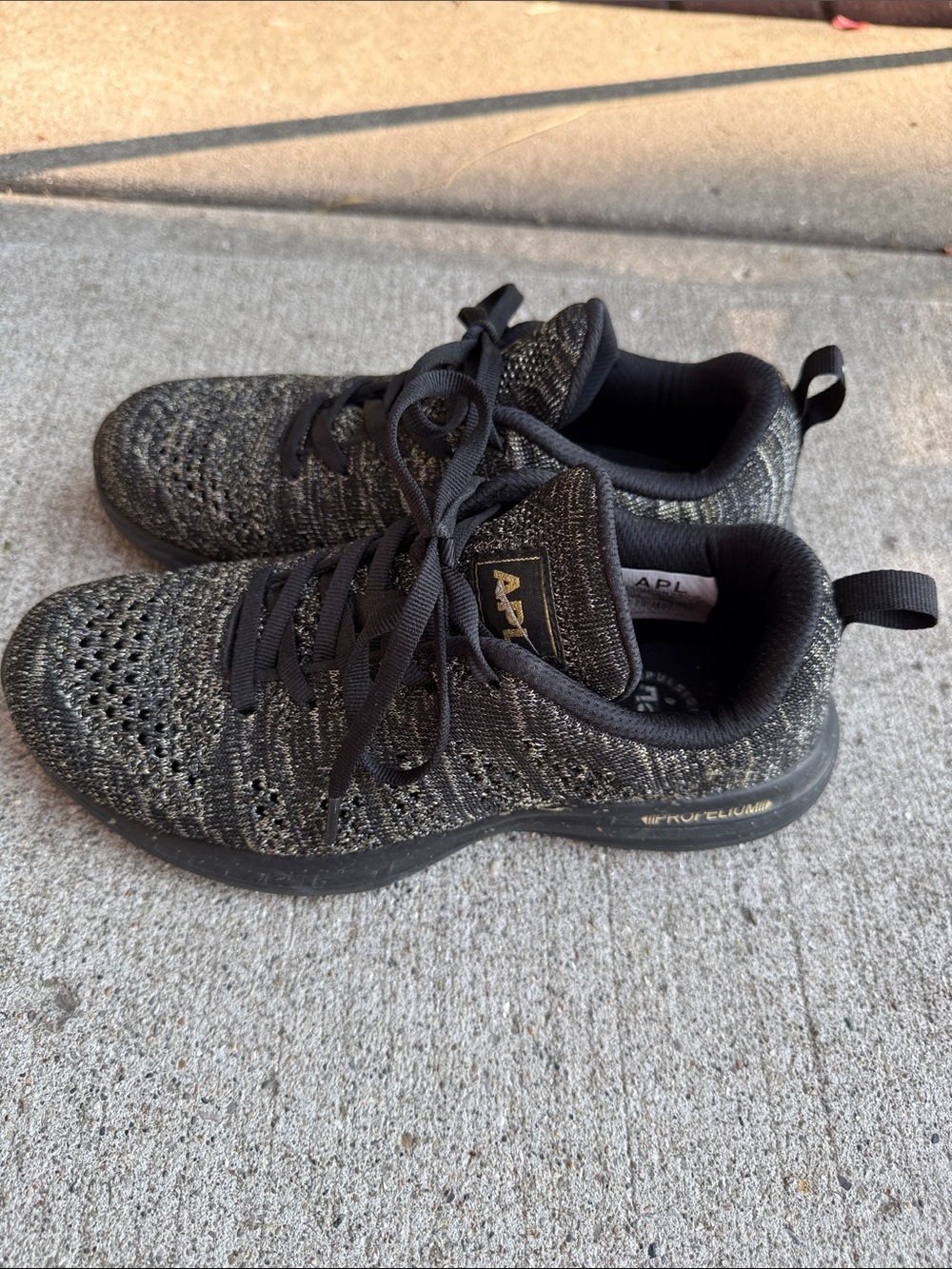 APL Women Black and Gray Knit Lace-Up Sneakers 6.5
